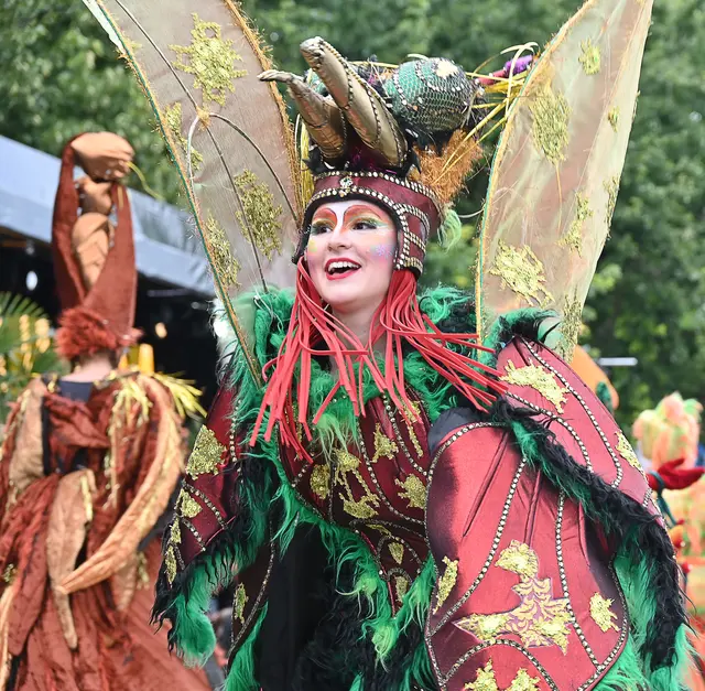 Farbenfrohe Eröffnung des Maschseefestes 2025