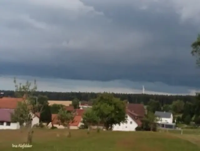 Da zog gerade ein Gewitter auf - es donnerte bereits. | Foto: Iris Alefelder