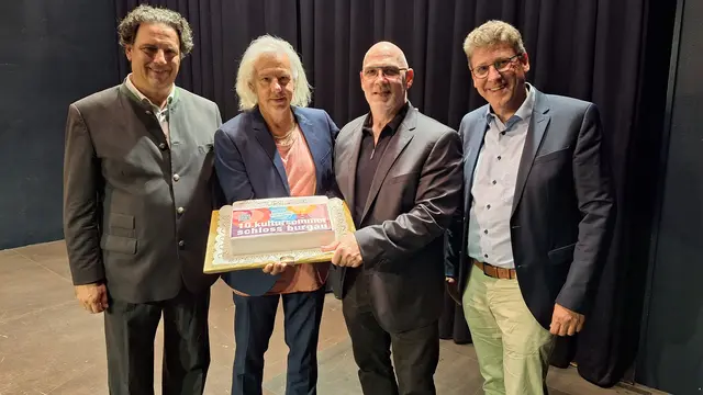 Das Bild zeigt: (von links) Leiter des Kultur- und Touristikamtes Dr. Stefan Siemons, die Organisatoren des Kultursommers Hermann Skibbe und Frank Hammerschmidt, Erster Bürgermeister Martin Brenner. 