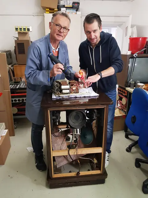Boris Englmeier und Andi Meier werden den Besuchern des Radio- und Telefonmuseums Wertingen Rede und Antwort geben.