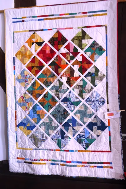 Den „Hoffnungsquilt“ aus dem Jahr 2018 hat ebenfalls Inge Kaiser aus Allendorf (Eder)-Bromskirchen gefertigt.
