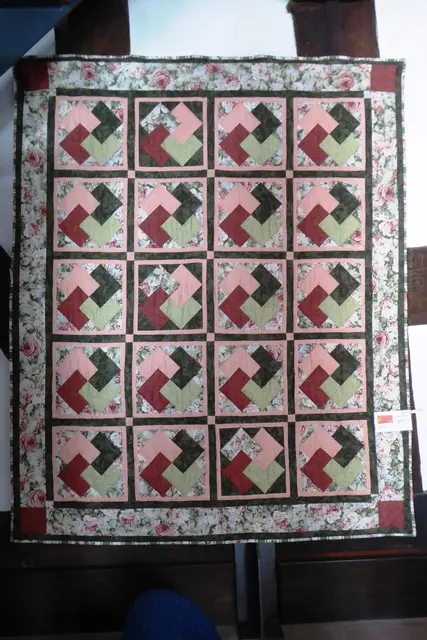 Der Quilt von Inge Kaiser aus Allendorf (Eder)-Bromskirchen heißt „Immer wieder Rosen“.