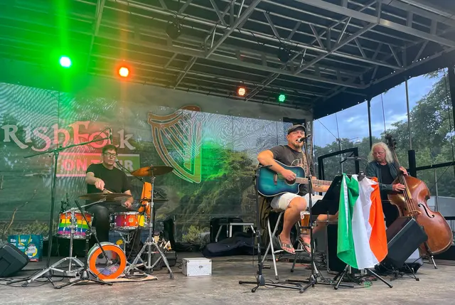 Die Band "The Greenhorns" am Südanleger