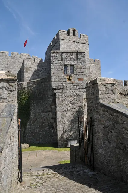 Die mächtige Burg von Castle Town