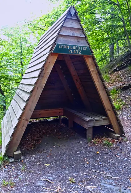 Schutzhütte am Tunnel