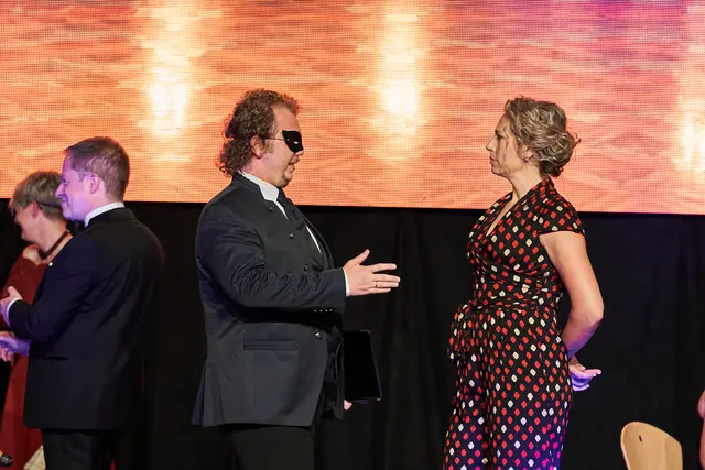 Gabriel von Eisenstein (Daniel Schliewa) und Prinz Orlowfsky (Julie-Marie Sundal) | Foto: Harry Kraus, Blickwinkel Wertingen