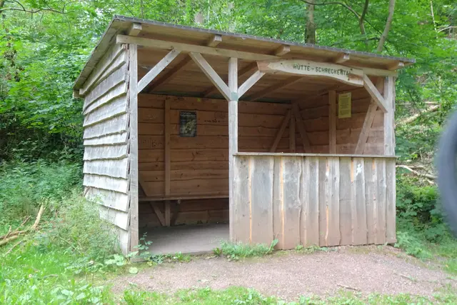Schutzhütte an einem Seitental der Bode, das Schreckental 
