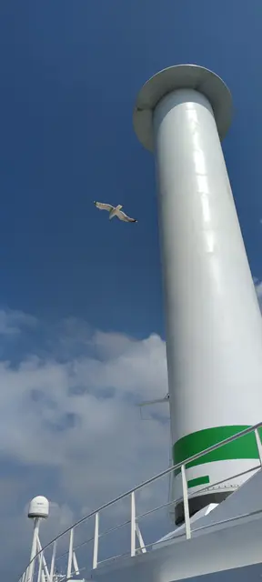 Scandlines-Hybridfähre Berlin - Das markante Rotorsegel