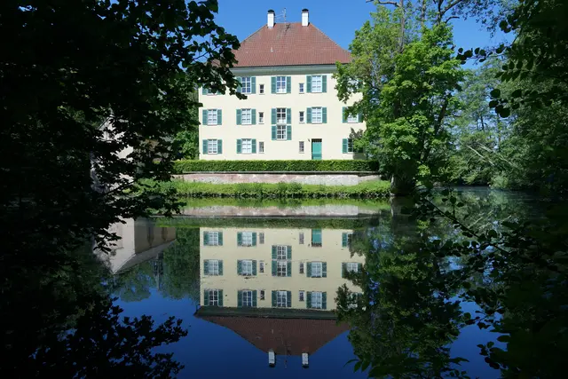 Im Sisi-Schloss ist derzeit eine Ausstellung über Kaiserin Elisabeth und die Tierwelt zu sehen. Einmal monatlich gibt es eine öffentliche Führung durch die Ausstellung.    | Foto: Erich Echter
