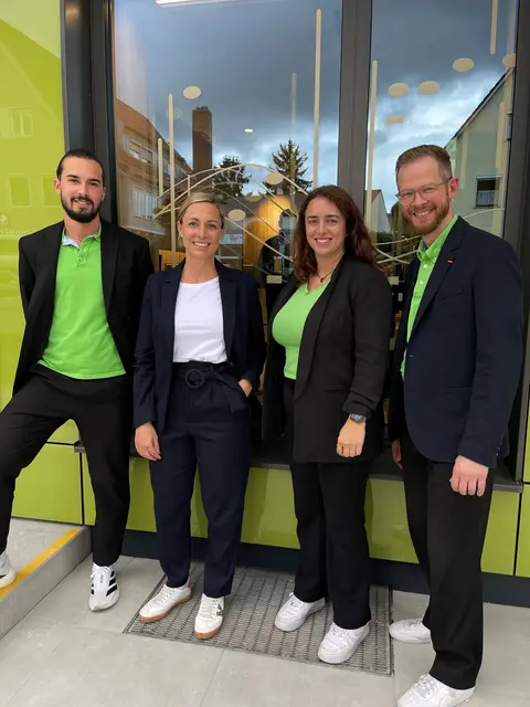 Markus Altstetter (Hörzentrum Böhler), Susanne Olita (Stadt Gersthofen), Maria Böhler (stellv. Geschäftsleitung), Sebastian Heinrich (Filialleiter Gersthofen) | Foto: Stadt Gersthofen