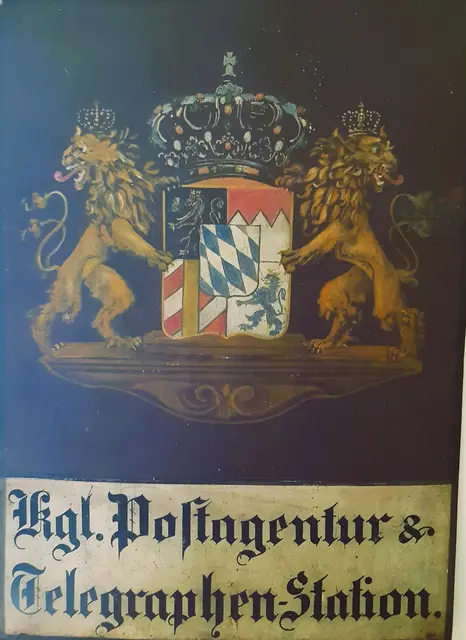 Ein originales Blechschild für eine Königliche Postagentur &amp; Telegraphenstation. | Foto: Otto Killensberger