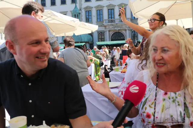 Interview am DFG Tisch mit Hildegard Rauch | Foto: Marianne Stenglein