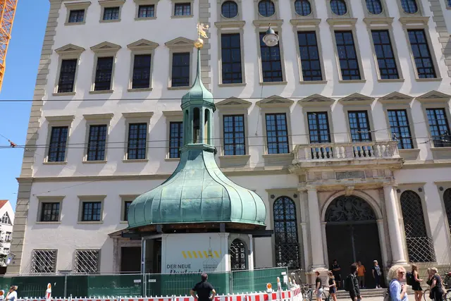 Augsburger Rathaus und die Turmspitze vom Perlachturm | Foto: Marianne Stenglein