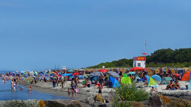 An der West- und Nordküste Poels liegen die drei Badeorte Timmendorf-Strand (auf dem Foto), Schwarzer Busch und Gollwitz. Foto: Helmut Kuzina