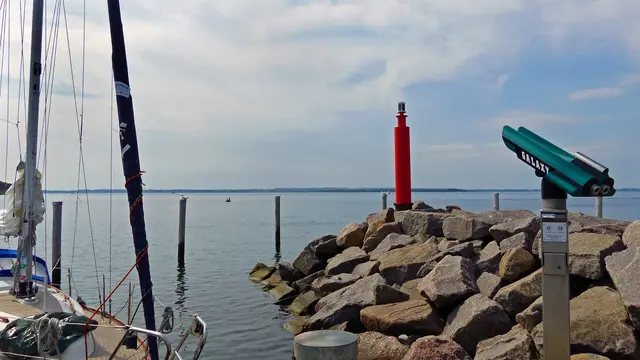 Aussichtsplatz an der Nordmole des Hafens von Timmendorf. Foto: Helmut Kuzina