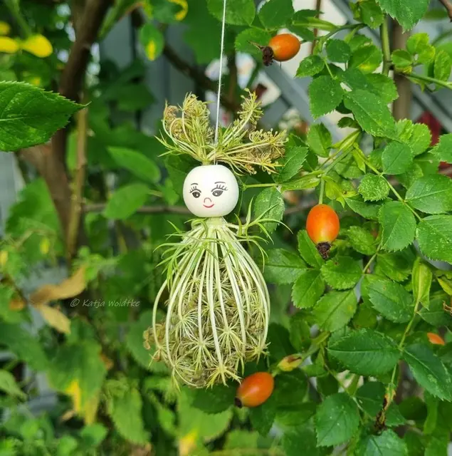 Katjas Basteltipps (Foto: Katja Woidtke)

Maggie Möhrchen - Gartenelfe aus Naturmaterialien basteln | Foto: Katja Woidtke