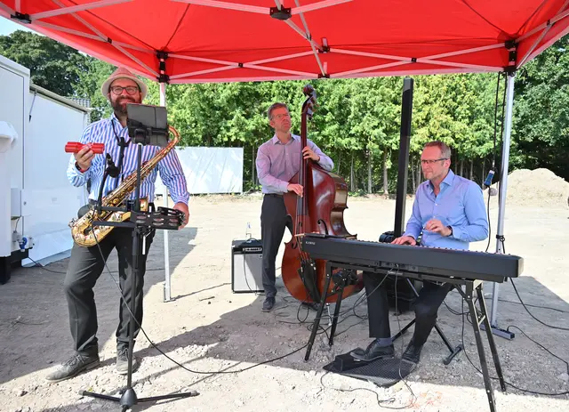 Das Helge Adam Trio sorgte für dne musikalischen Rahmen.