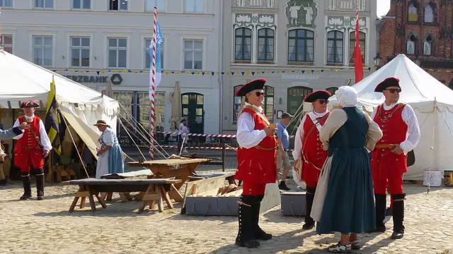 Im schwedischen Lager auf dem Marktplatz von Wismar. Foto: Helmut Kuzina

