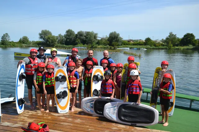 Einen tollen Vormittag verbrachte die Abteilung Alpin des TSV Gersthofen in der Wasserskianlage "Turncable" in Thannhausen.