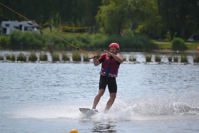 Einen tollen Vormittag verbrachte die Abteilung Alpin des TSV Gersthofen in der Wasserskianlage "Turncable" in Thannhausen.