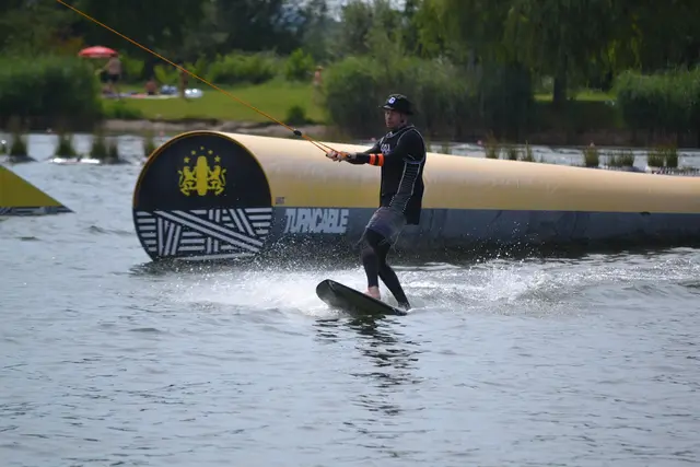 Einen tollen Vormittag verbrachte die Abteilung Alpin des TSV Gersthofen in der Wasserskianlage "Turncable" in Thannhausen.