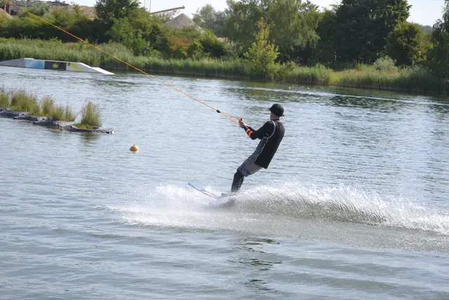 Einen tollen Vormittag verbrachte die Abteilung Alpin des TSV Gersthofen in der Wasserskianlage "Turncable" in Thannhausen.