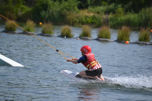 Einen tollen Vormittag verbrachte die Abteilung Alpin des TSV Gersthofen in der Wasserskianlage "Turncable" in Thannhausen.