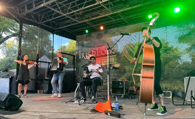 The Hoochigans brachten noch einmal heiße Partylaune am kühlen Abend