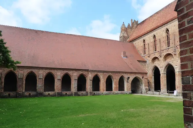 Der Westteil der Klosteranlage mit Fürstensaal und Laienrefektorium.