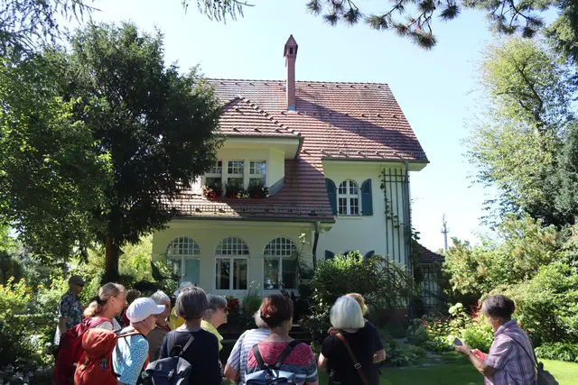 Wohnhaus rechte Seite, Richtung Privatgarten