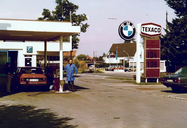 1970 Blick auf Gebrauchtwagenplatz und Haus Augsburger Str. 20 | Foto: Drexl + Ziegler