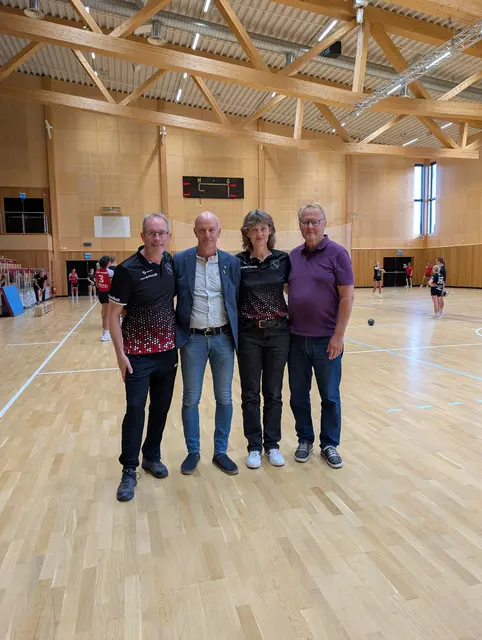 Funktionäre beider Vereine.