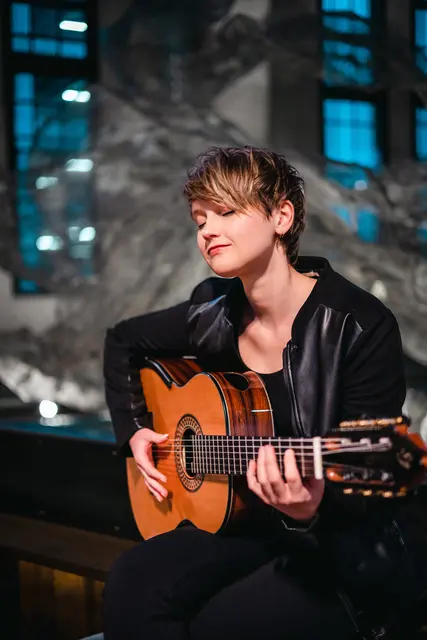 Die australische Ausnahmekünstlerin Stephanie Jones nimmt das Publikum auf eine musikalische Reise „Von Bach bis Piazzolla“. | Foto: Gitarrenfestival Wertingen