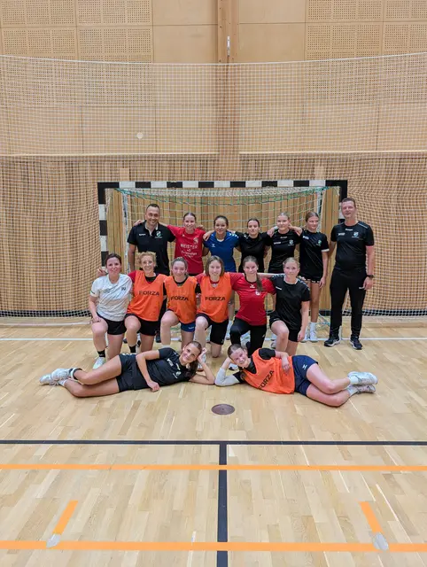 Training der Damen in der Olsbergs Arena.