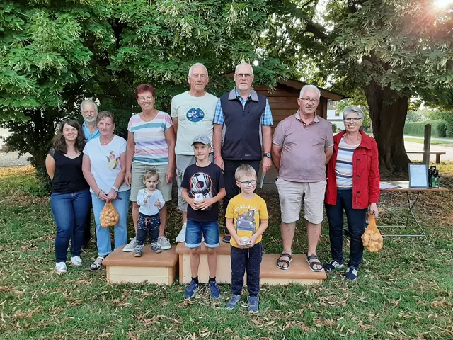 Foto: Das waren die erfolgreichsten Ellgauer Teilnehmerinnen und Teilnehmer beim Stadtradeln 2025. (Bild: Christine Gumpp)