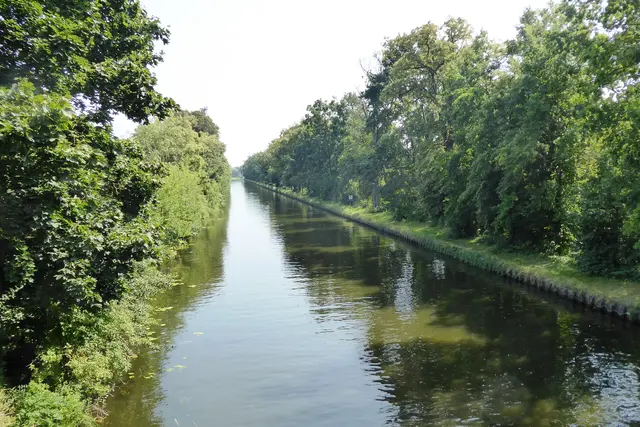Die Oberhavel, gesehen von Brücke der Havelstraße (Bundesstraße 167) in Richtung Liebenwalde.