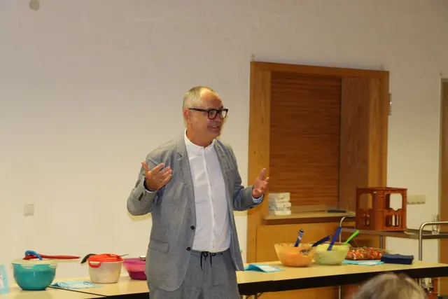 Auch der 1. Bürgermeister Michael Wörle lies es sich nicht nehmen den Wasserrettern seine Aufwartung zu machen. | Foto: Florian Handl