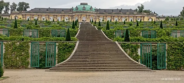 Sanssouci, ohne Sorge
die Weinberge mit Treppe