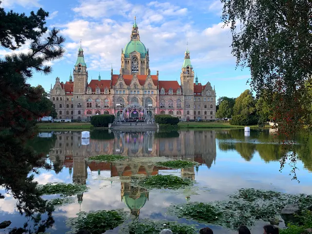 Hannover im Maschpark. Die Bühne ist bereit.