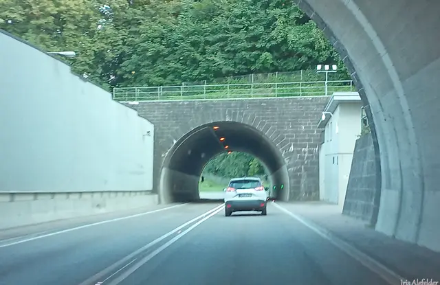 Ein Lichtblick und gleich in den 2. Tunnel hinein. | Foto: Iris Alefelder