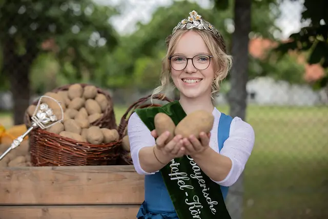 Die amtierende bayerische Kartoffelkönigin Elena I. | Foto: Bayerische Kartoffel GmbH