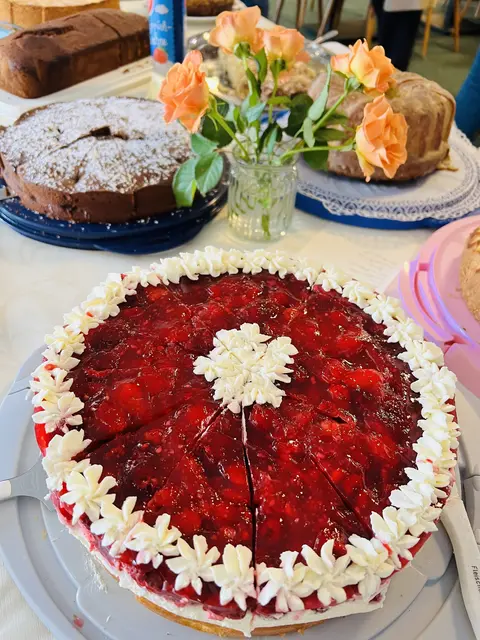 Ein leckeres Kuchenbuffet wurde beim Tag der offenen Tür der SG Sehnde / Schützengesellschaft Sehnde den zahlreichen Gästen geboten. | Foto: (c) SG Sehnde / jr 