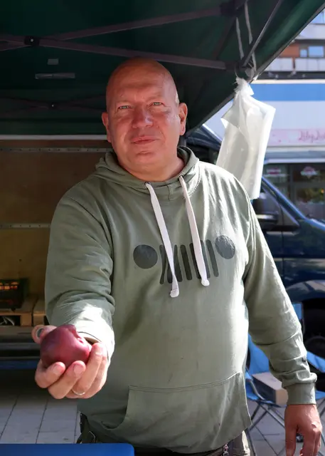 Markthändler, Ha-Neu Zentral
französische Nectarine Sanguine