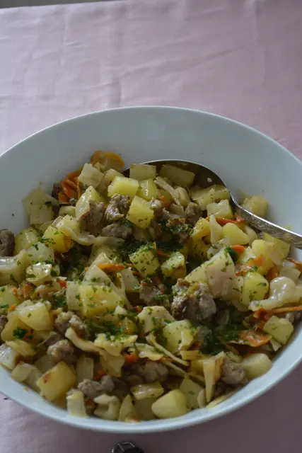 Kohlpfanne mit Gehacktem