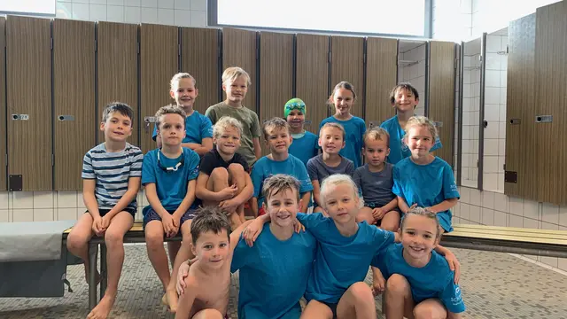 Die Nachwuchsmannschaft beim Kükenschwimmen 2024