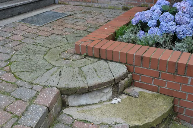 Ein alter Mühlstein im Weg