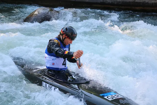 Elena Lilik im C 1 Damen holt sich die Goldmedaille beim Weltcup in Tacen  | Foto: Marianne Stenglein/A