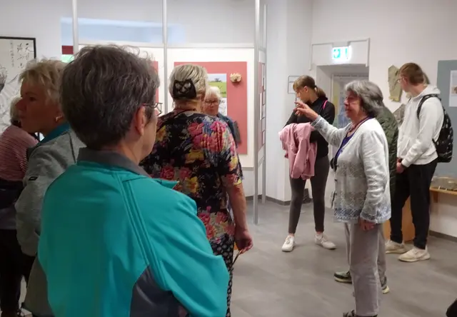 Frau Dr. Elisabeth Kuster - Wendenburg bei ihren Erläuterungen