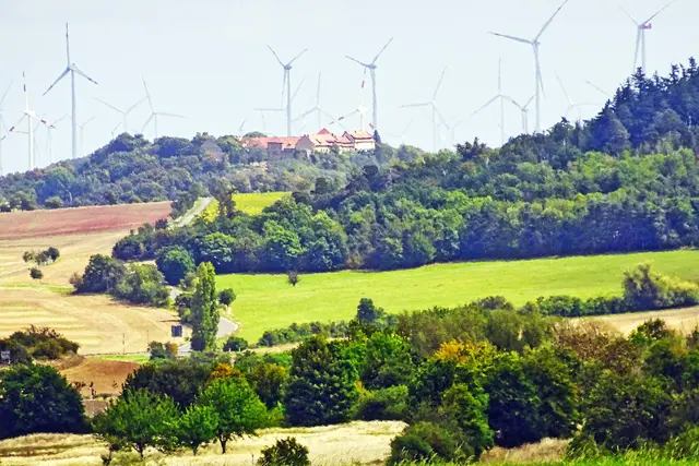 Blick zur Konradsburg bei Ballenstedt