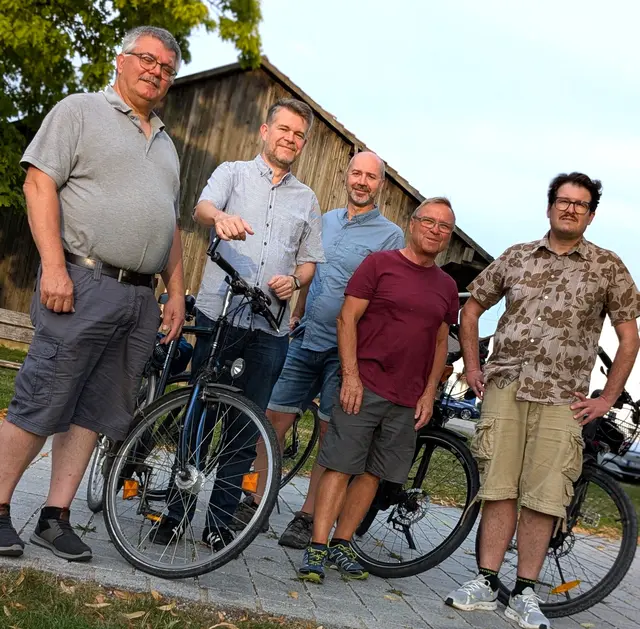 Die Fraktionsmitglieder  der Freien Wähler Meitingen , Robert Hecht, Stefan Müller, Franz Wengenmayr, 3. Bürgermeister Rudi Helfert und Andreas Brotkorb (von links) besichtigten anstehende Bau- und Sanierungsobjekte in Meitingen und in den Ortsteilen der Marktgemeinde. | Foto: Peter Heider